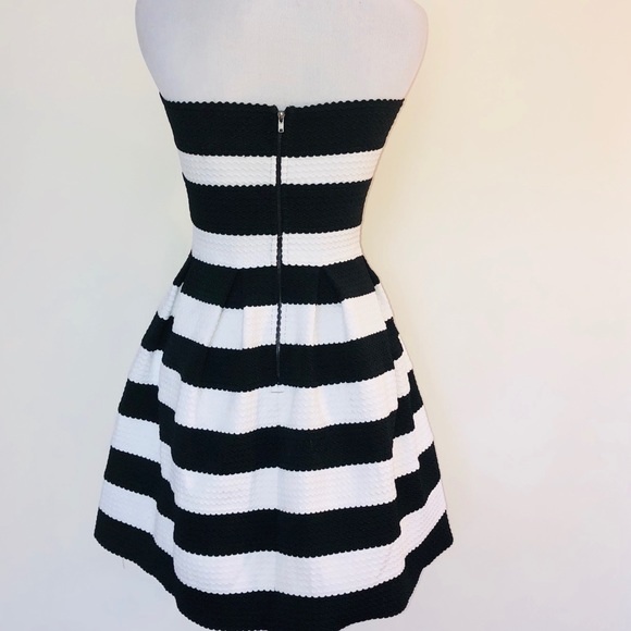 Black & White sweetheart Dress size:Small🖤 - Picture 2 of 8